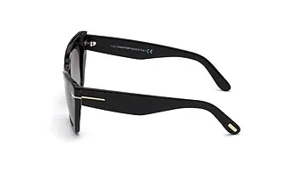 Seitenansicht Tom Ford WYATT (FT0871 - 01B)